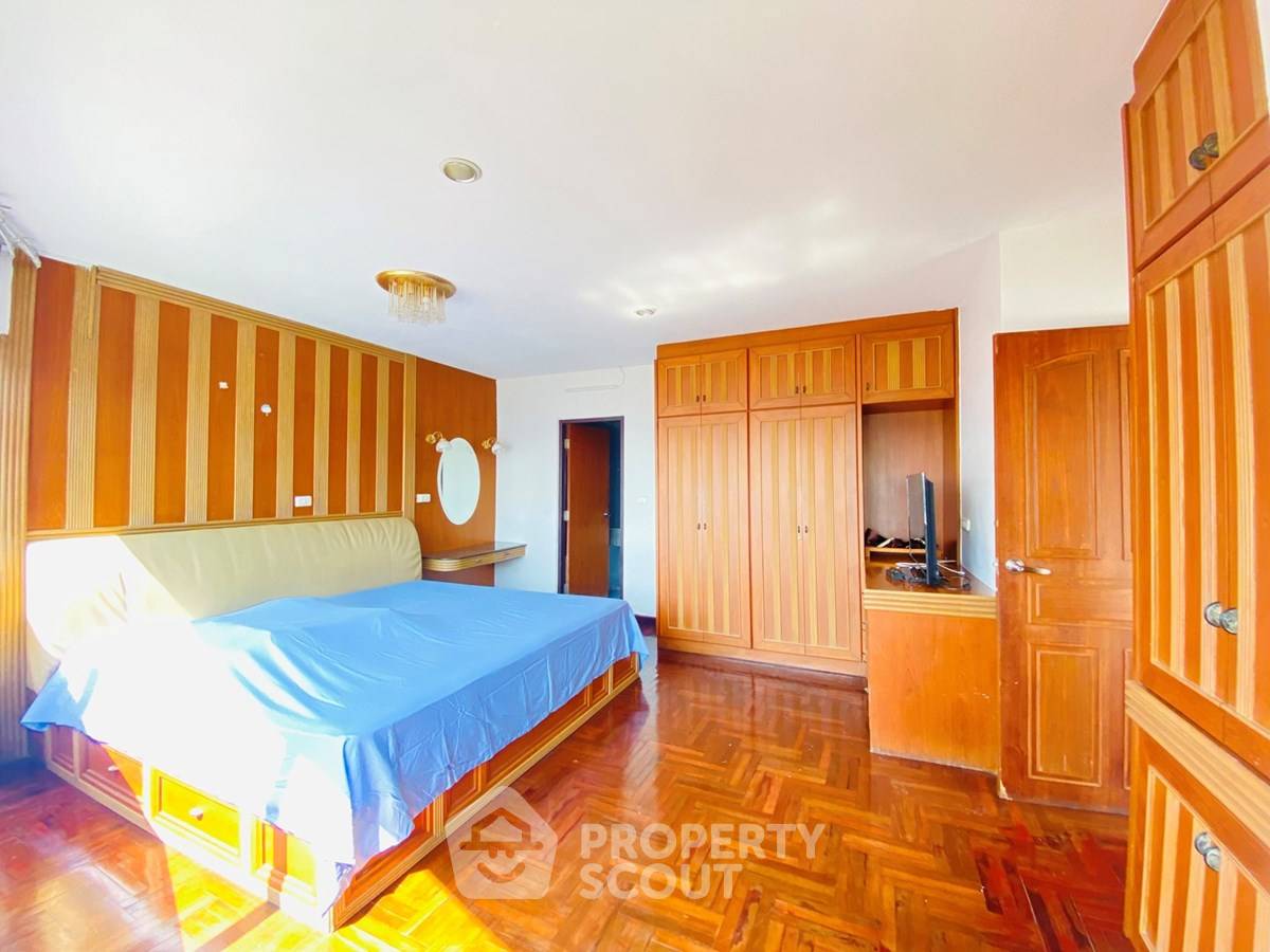 picture 3-BR Condo at Saichol Mansion near BTS Saphan Taksin (ID 2874554) - 18/27