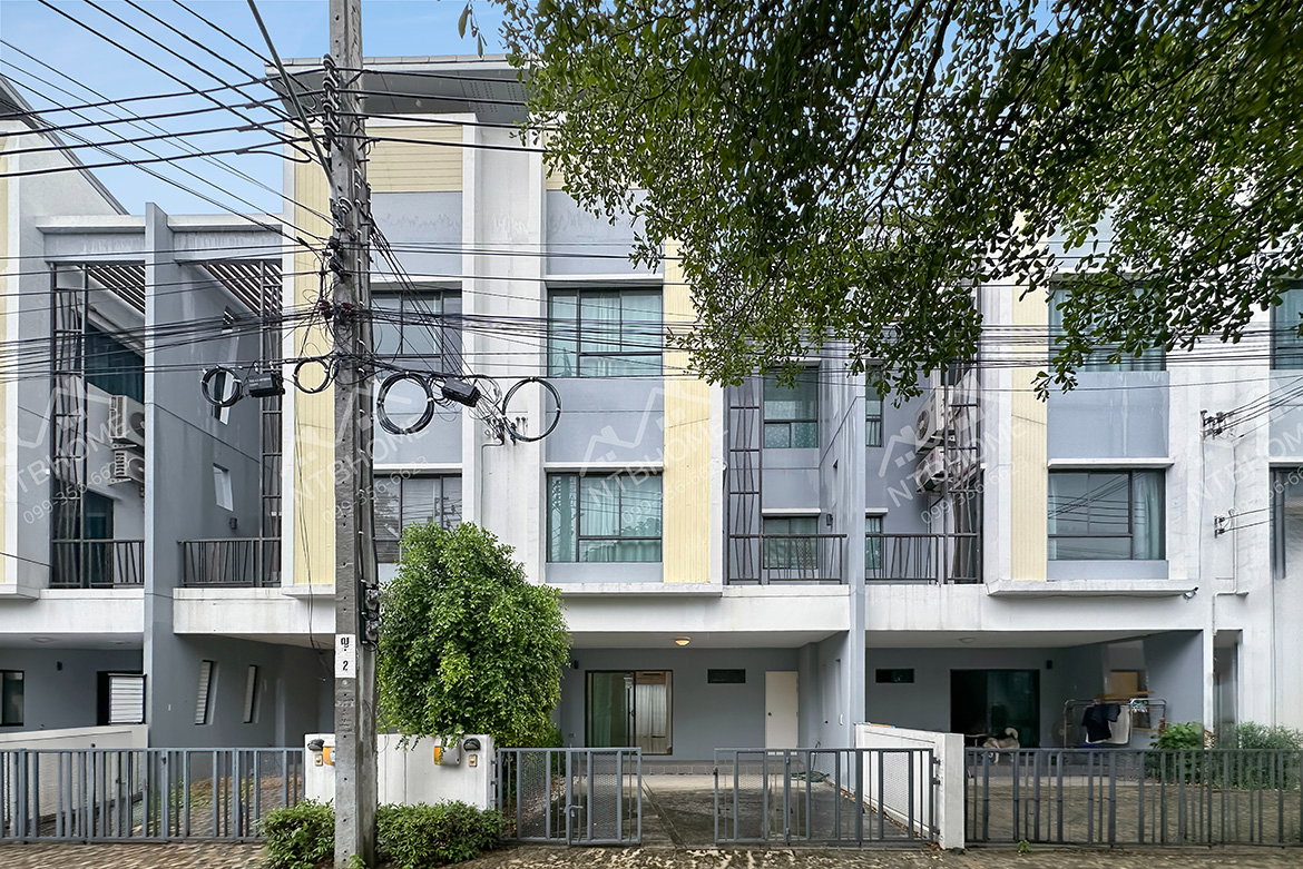 รูป ทาวน์โฮม 3 ชั้น ธนาคลัสเตอร์ ราชพฤกษ์ – สถานีบางพลู ต้นโครงการ แปลงหน้าสวน พร้อมอยู่ ใกล้ MRT สายสีม่วง สถานีบางรักใหญ่ - รูปที่ 1/15