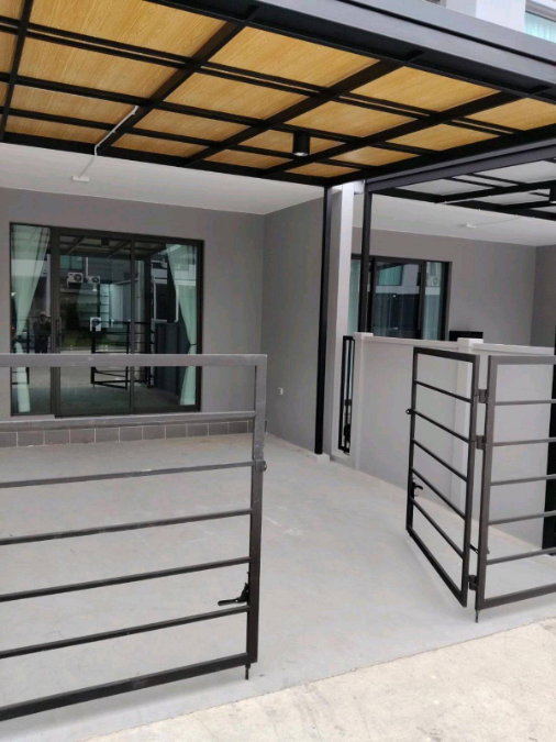 ทาวน์โฮมให้เช่า : บ้านให้เช่า Townhouse Pleno สุขุมวิท-บางนา 2 พร้อมเข้าอยู่สนใจติดต่อ Line @goodmanpro หรือโทร 0999029