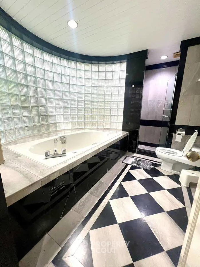 picture 2-BR Condo At Chidlom Place, 400m to BTS Chit Lom (ID 2873737) - 3/5