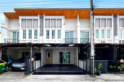 ทาวน์โฮม วิทยาลัยสารพัดช่างนครหลวง : โกลเด้น ทาวน์ 2 ปิ่นเกล้า-จรัญสนิทวงศ์ ต่อเติมครบ ทำเลดีใกล้ทางด่วนศรีรัช