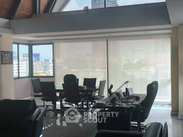 picture 3-BR Condo at Baan Saraan Condominium near MRT Phetchaburi (ID 2874011) - 8/27