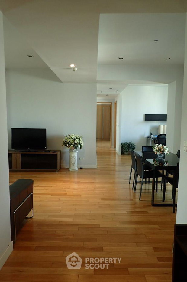 picture 2-BR Condo at Millennium Residence @ Sukhumvit Condominium near BTS Asok (ID 2874047) - 5/10