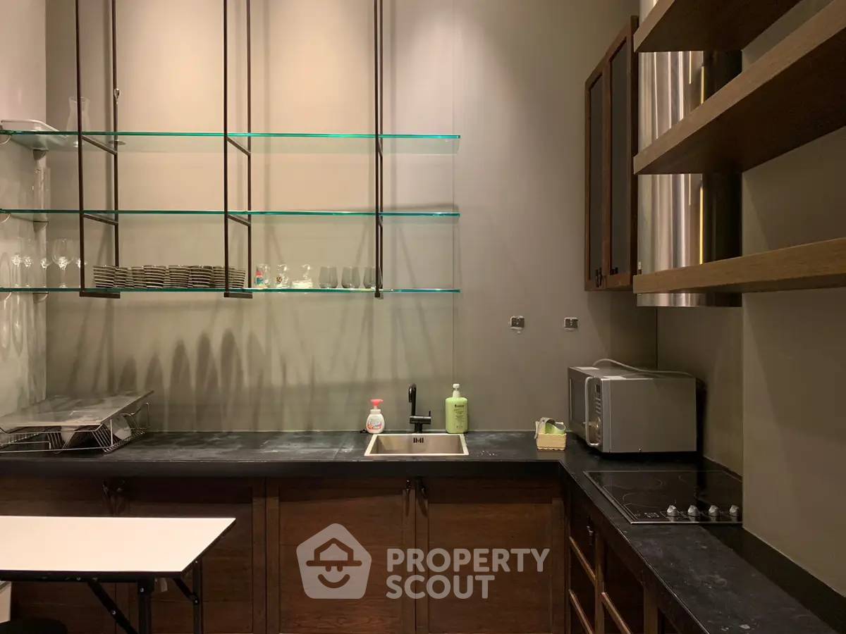 picture Well-Priced 3-BR 266 Sqm At The Crest Ruamrudee, 90m to BTS Phloen Chit (ID 2873735) - 5/16