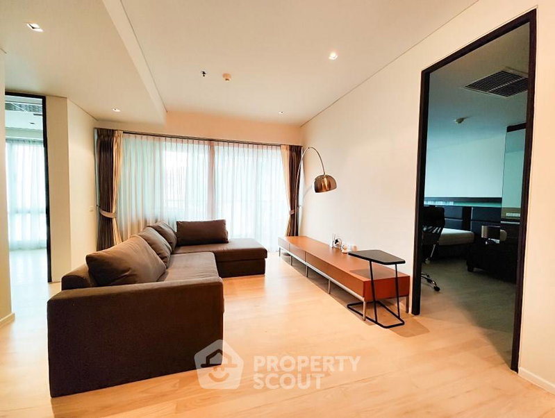 Condos for sale : Pet-Friendly 2-BR 101 Sqm, High-Floor, The Lakes Bangkok near BTS Asoke (ID 2874386)