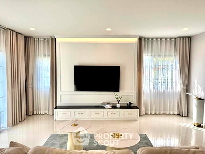 Houses for rent : 4-BR House at Centro Bangna in Bang Kaeo (ID 2875143)
