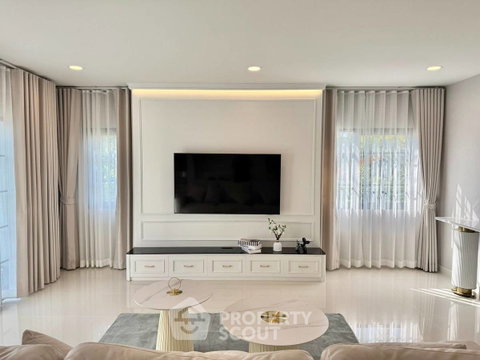 บ้าน 4-ห้องนอน ที่ เซนโทร บางนา ใน บางแก้ว (ID 2875143)