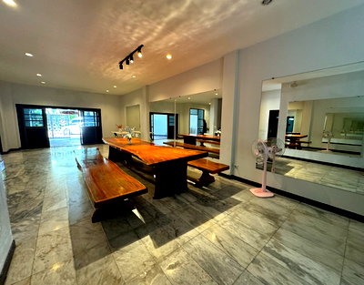 Townhouses for rent : Large Townhouse in Good Condition, Ekkamai – Only 5 Minutes to BTS ** NO CO-AGENT **