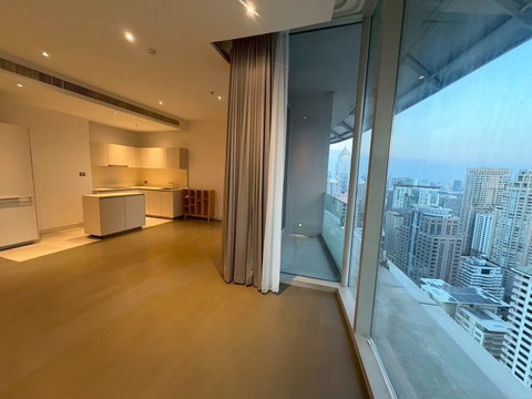 LTHC15280 – Luxury Condo High Floor for Rent Ratchadamri | City Lifestyle Best Value | Near BTS Chidlom | 75,000 THB
