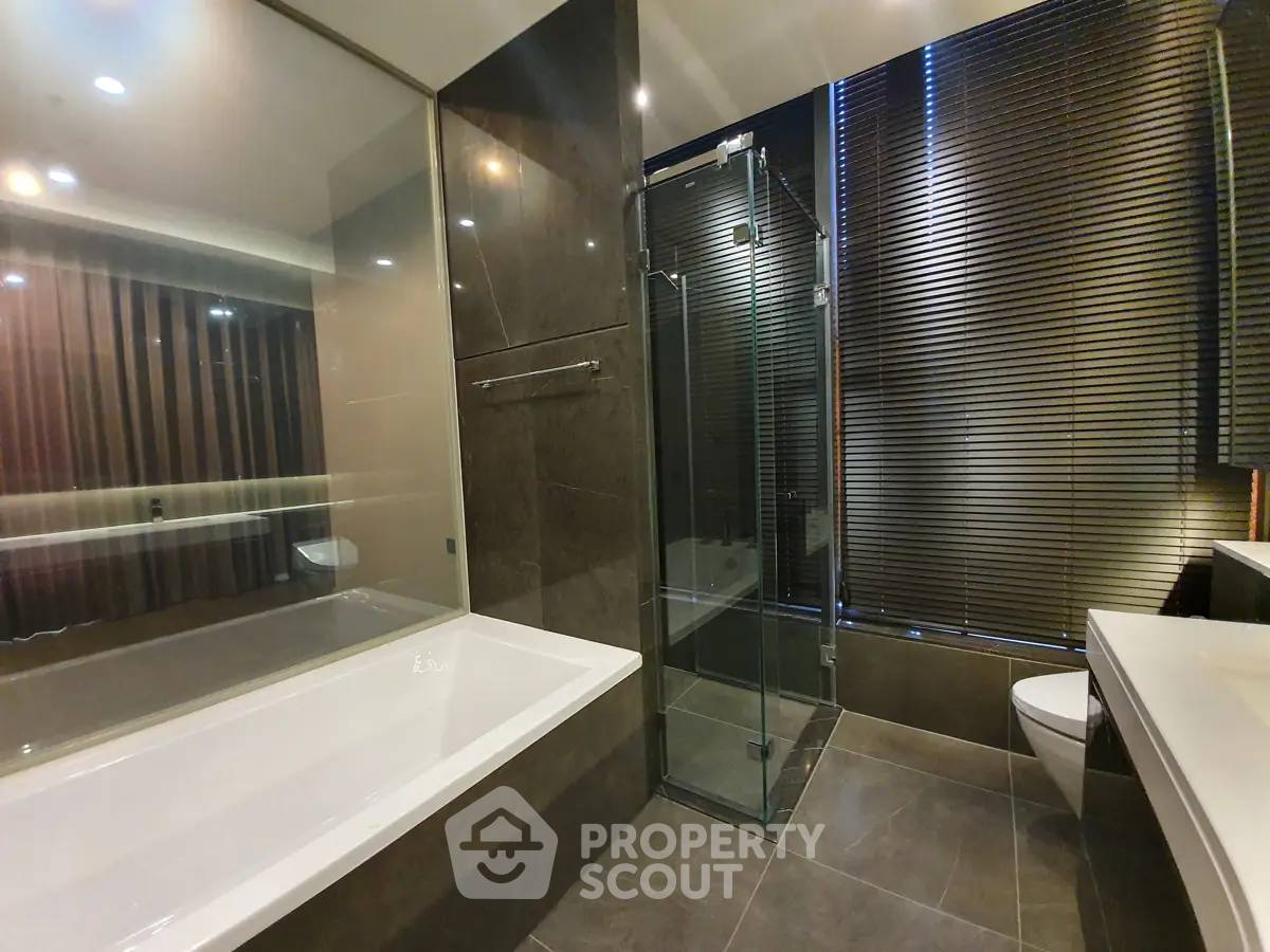 picture 2-BR Condo at The Esse At Singha Complex near MRT Phetchaburi (ID 2873728) - 6/10
