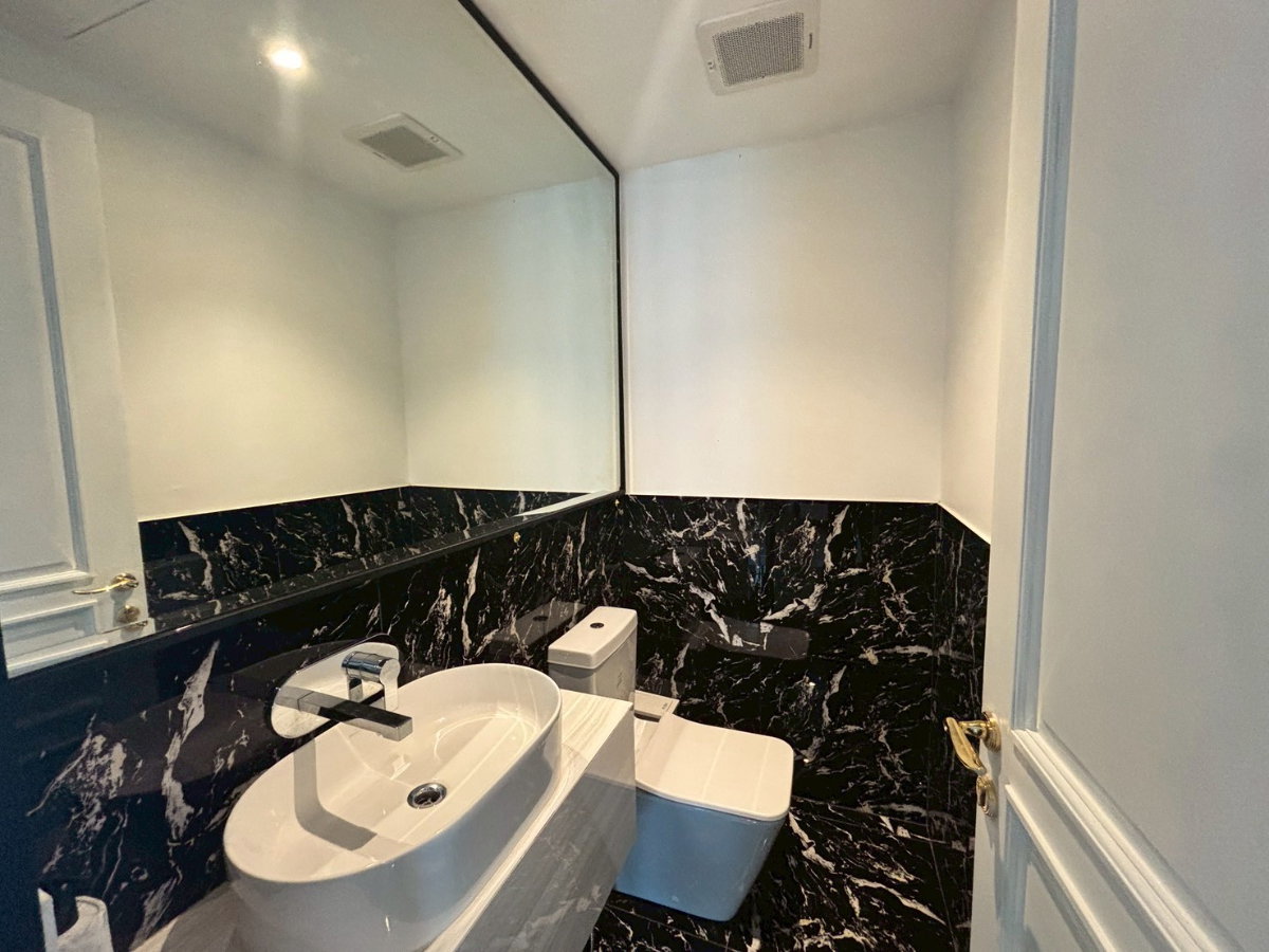 รูป บ้านใหม่ ตกแต่งครบ ทำเลสุขุมวิท ใกล้ BTS เพียง 5 นาที ** NO CO-AGENT ** - รูปที่ 28/29