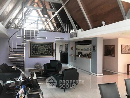 คอนโด 3-ห้องนอน ที่ บ้าน สราญ คอนโดมิเนียม ใกล้ MRT เพชรบุรี (ID 2874011)
