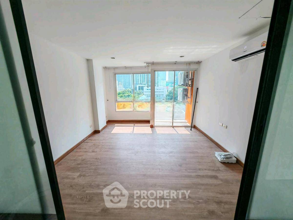 picture 2-BR Condo at PG Rama 9 near MRT Phra Ram 9 (ID 2865246) - 1/3