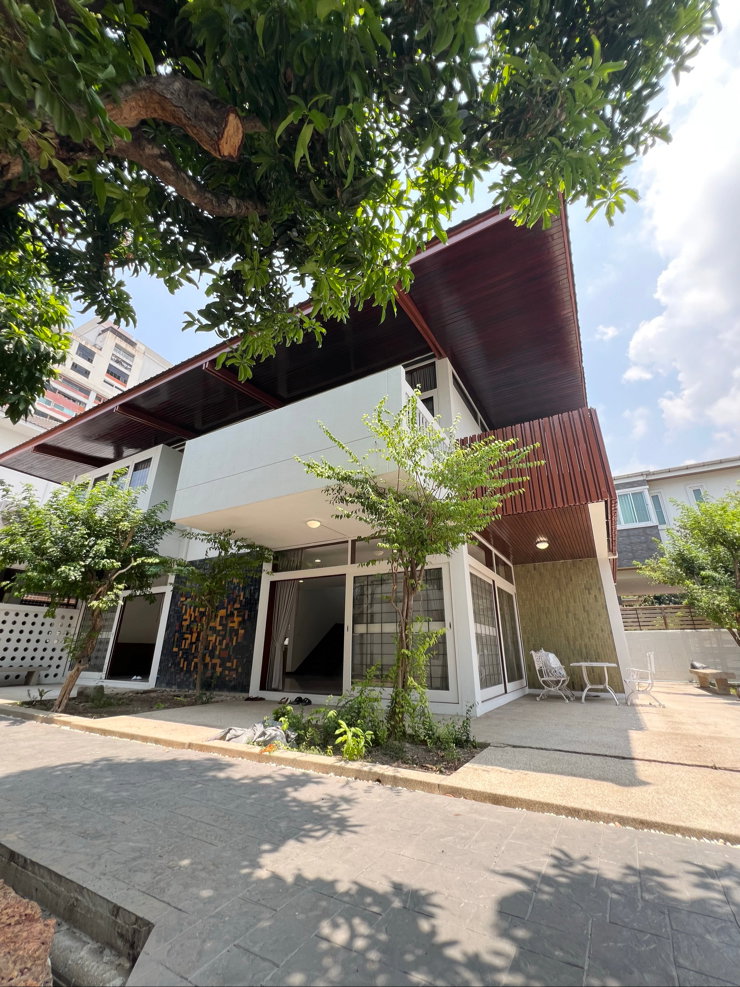 🏡✨ For Rent | ให้เช่า บ้านเดี่ยวสุขุมวิท 71 รีโนเวทใหม่ทั้งหลัง สไตล์คลาสสิค ใกล้โรงเรียนนานาชาติ 