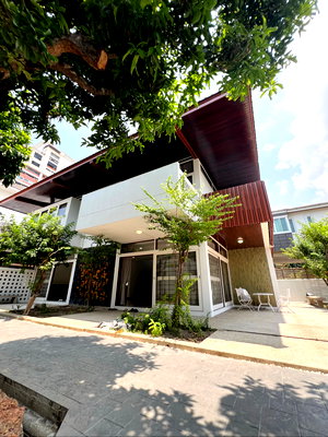 เช่าบ้านเดี่ยว ถนนเพชรบุรี กรุงเทพฯ : 🏡✨ For Rent | ให้เช่า บ้านเดี่ยวสุขุมวิท 71 รีโนเวทใหม่ทั้งหลัง สไตล์คลาสสิค ใกล้โรงเรียนนานาชาติ 