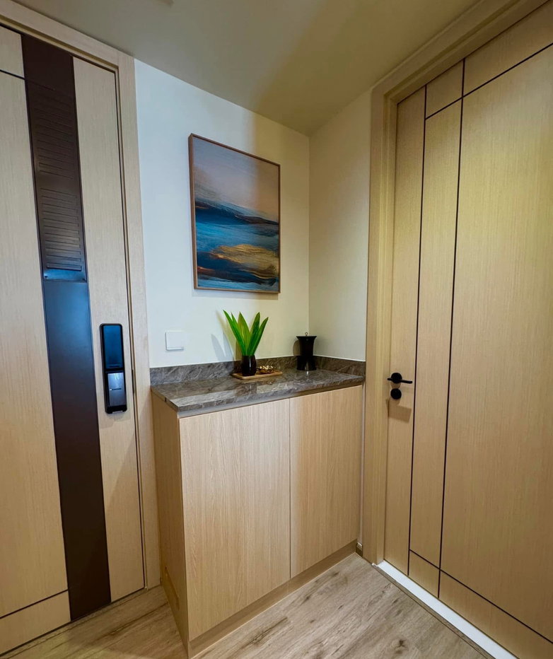 picture Luxury Beach front condo Arom Wongamart Pattaya  - 7/10