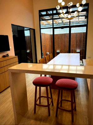 Townhouses for rent : 3.5-story townhome for rent in Arden Pattanakarn. Beautiful, luxurious, and ready to move in. Interested? Add me on Line: @841qqlnr