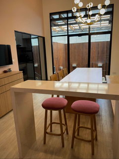 รูปภาพ 3.5-story townhome for rent in Arden Pattanakarn. Beautiful, luxurious, and ready to move in. Interested? Add me on Line: @841qqlnr