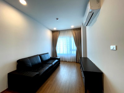 Condos for rent : Biggest Room New Room Condo for rent The Livin Ramkhamhaeng 23rd floor 61 sq.m Near The Mall Bangkapi