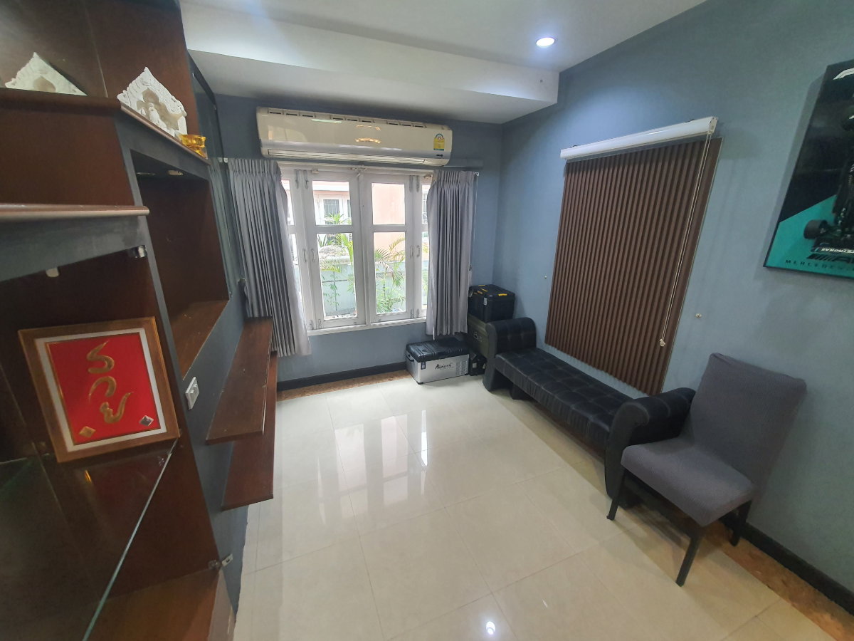 รูป บ้านเดี่ยวสไตล์ยุโรป ฟีลรีสอร์ท ใจกลางธัญบุรี 4 ห้องนอน มีห้องทำงาน เดินทางง่าย ใกล้ห้างใหญ่และทางด่วน เข้าอยู่ได้ทันที พร้อมเฟอร์ครบ! - รูปที่ 11/27