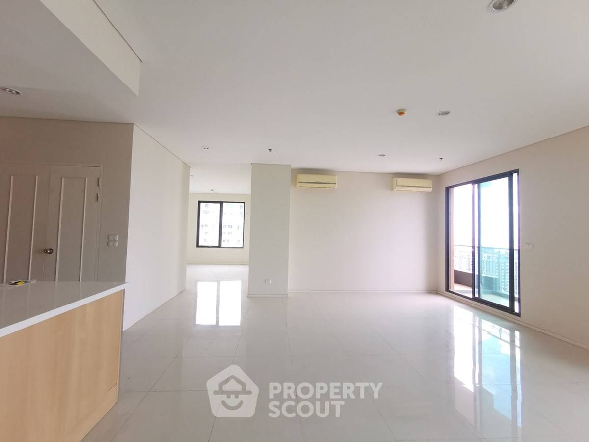 picture 4-BR Condo at Villa Asoke near MRT Phetchaburi (ID 2874631) - 3/14