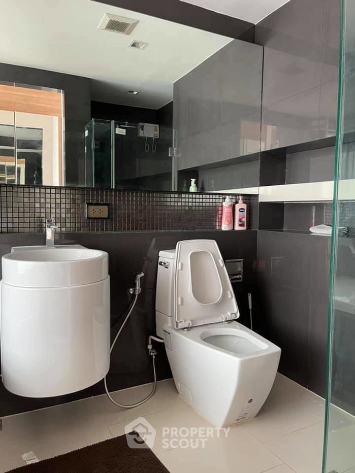รูป คอนโด 2-ห้องนอน ที่ ริธึ่ม สาทร ใกล้ BTS สะพานตากสิน (ID 2874565) - รูปที่ 8/11