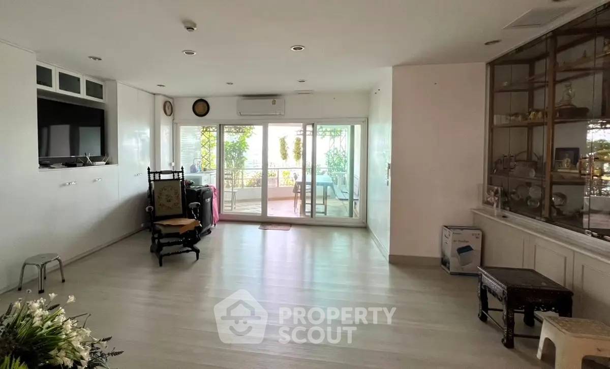 รูป คอนโด 4-ห้องนอน ที่ สายชล แมนชั่น ใกล้ BTS สะพานตากสิน (ID 2873639) - รูปที่ 2/8