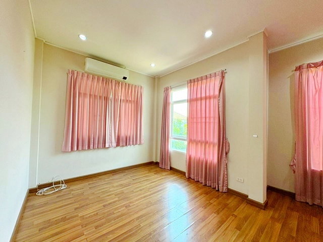 รูป มิสทีน ใกล้ MRTราษฎร์พัฒนา 1.4กม.โรงเรียนนานาชาติ RIS 2.8 กม.3แอร์ บ้านเดี่ยว 2 ชั้น 3นอน รพ.รามคำแหง 2 1 กม. 2น้ำ 40 ตร.ว. 200 ตร.ม. - รูปที่ 5/8