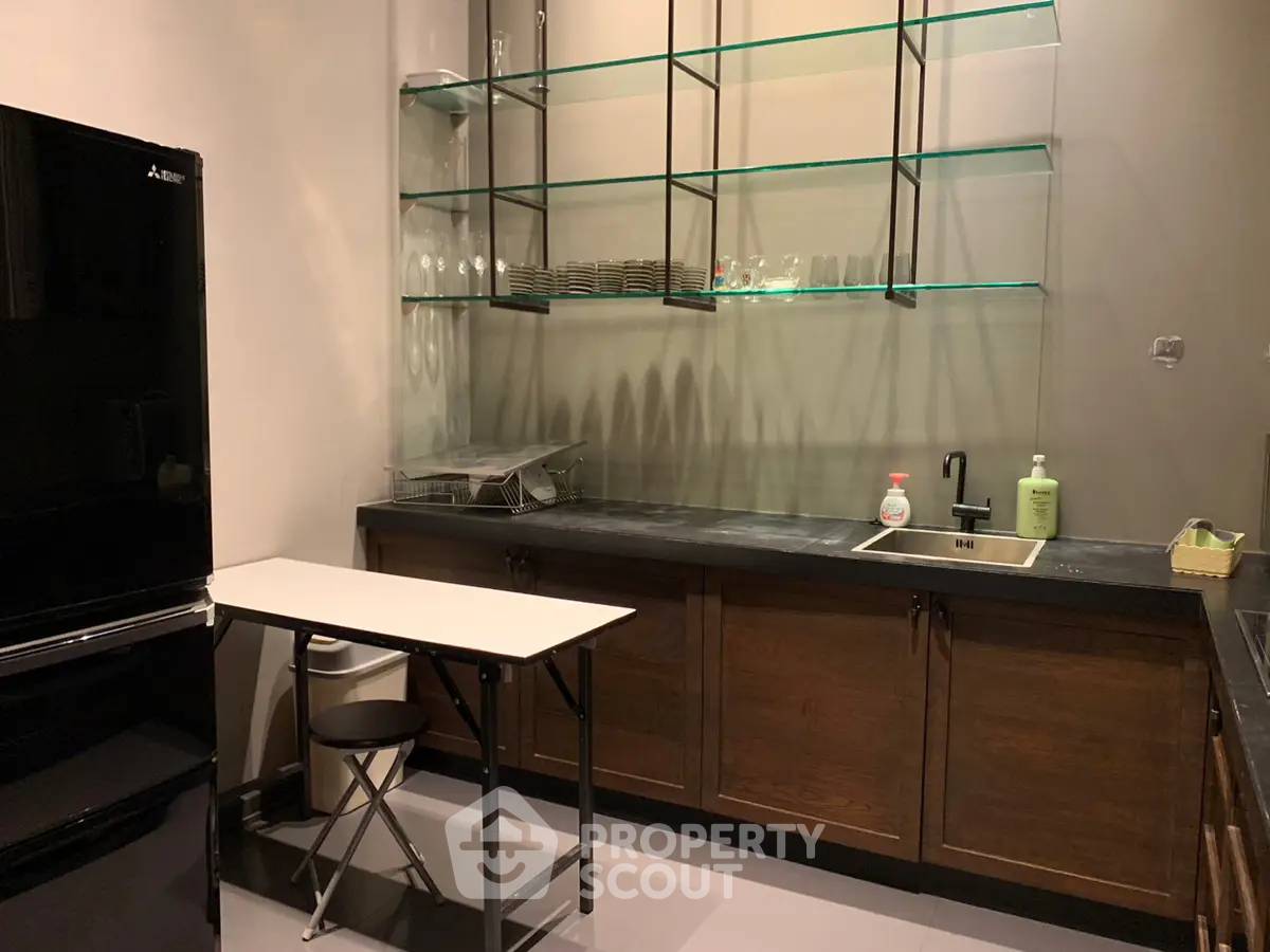 picture Well-Priced 3-BR 266 Sqm At The Crest Ruamrudee, 90m to BTS Phloen Chit (ID 2873735) - 6/16