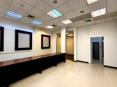 Retail spaces for rent Bangkok : Retail space in the heart of Asoke, suitable for all types of businesses.