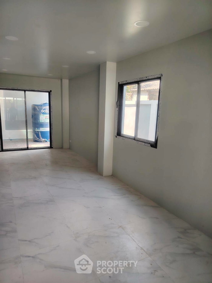 รูป ทาวน์เฮ้าส์ 3-ห้องนอน ใกล้ สนามบินเชียงใหม่ (ID 2870816) - รูปที่ 9/17