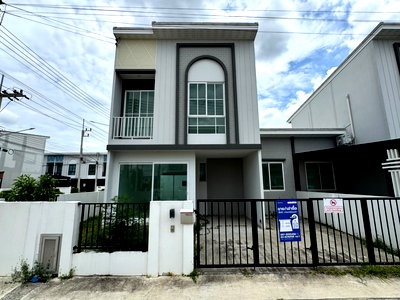 เช่าทาวน์โฮม ปทุมธานี : 🏡 ทาวน์โฮมหลังใหญ่ ทำเลกรุงเทพ–ปทุม เดินทางสะดวก พร้อมเข้าอยู่ | ชีวาโฮม กรุงเทพฯ–ปทุม