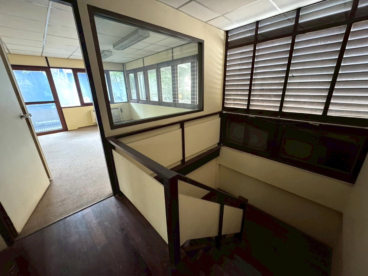 รูป บ้านให้เช่าเหมาะทำธุรกิจ ใจกลางอโศก ** NO CO-AGENT ** - รูปที่ 3/7