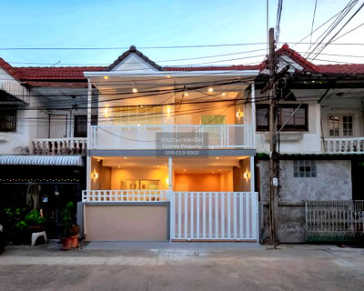 Townhouses for sale Rajamangala University of Technology Phra Nakhon North Bangkok Campus : For Sale Townhouse/Townhome  , Narongsukniwet , newly renovated , Talat Khwan , Mueang Nonthaburi , Nonthaburi , CX-152265 ✅ Live chat with us ADD LINE @connexproperty ✅