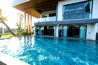 Houses for sale Toongklom-Taman Road : Ultra-Luxury Villa for Sale in Pattaya - 8 Bedroom - Lake View
