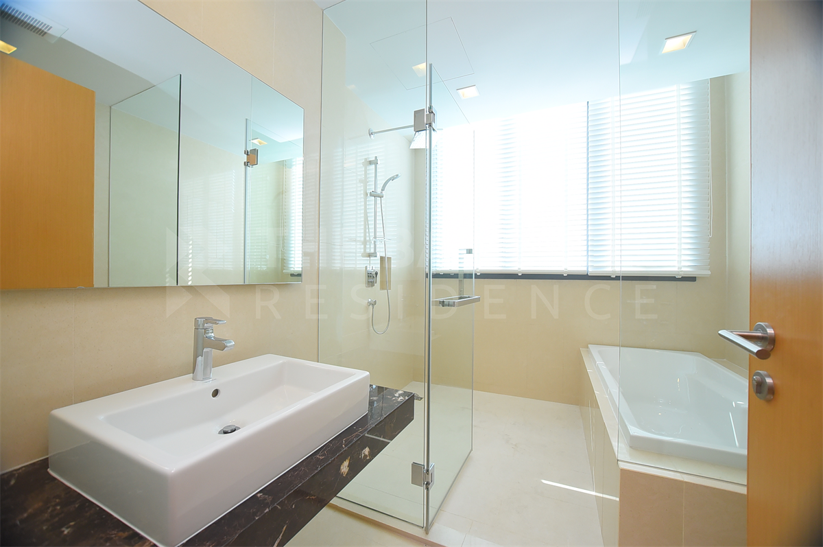 picture Hyde Sukhumvit 13 Save Time, Convenient Travel near BTS Asok - 4/10