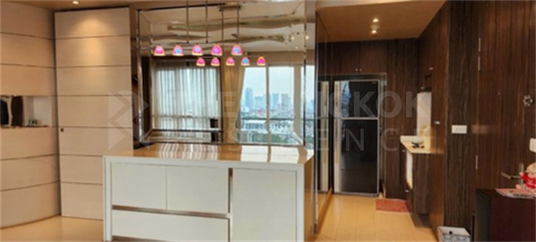 Easy Start with a City Dweller Lifestyle Life@Ratchada - Suthisan near MRT Sutthisan Station