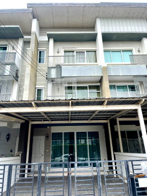 ทาวน์โฮม ถนนศรีนครินทร์-ร่มเกล้า : ขายทาวน์โฮม 3 ชั้น Town Avenue พระราม 9 โดยแสนสิริ บ้านสวยพร้อมอยู่ ขายพร้อมเฟอร์นิเจอร์ ทำเลกรุงเทพกรีฑา 7 ใกล้โรงเรียนนานาชาติ