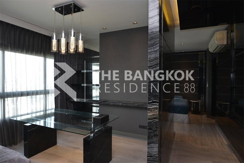 Q House Condo Sathorn Condo in Business District near BTS Krung Thonburi