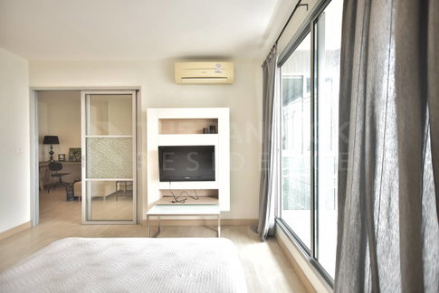 RHYTHM Ratchada Comfortable and Ready to Move-in near MRT Ratchadaphisek Station
