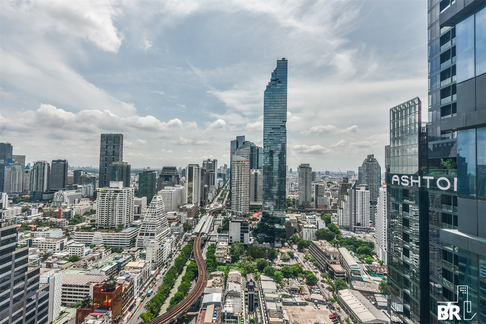 M Silom Live the Luxury Style in a High-potential Location near BTS Chong Nonsi