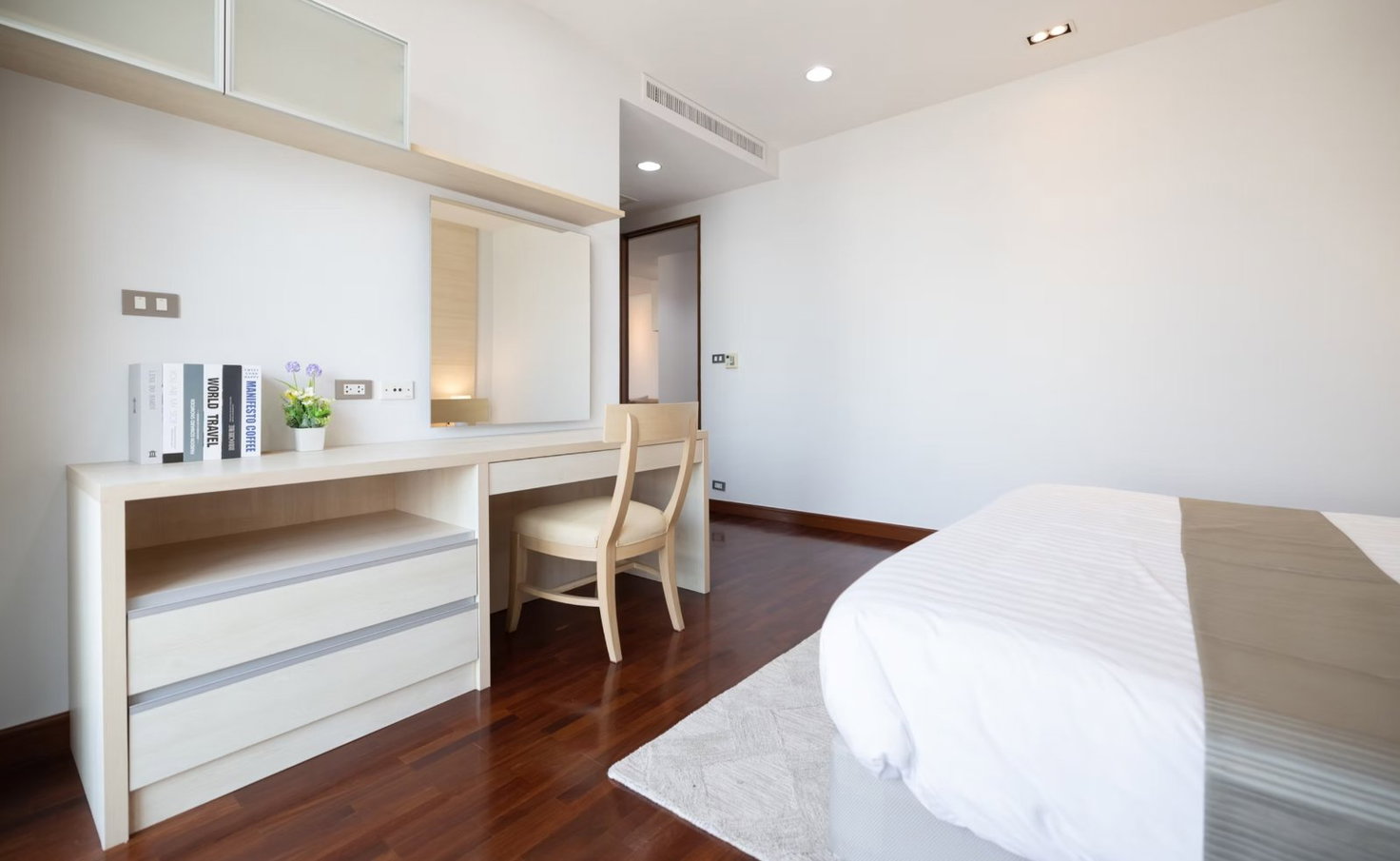 picture LTH15317 – Spacious Condo High Floor for Rent Phrom Phong | City Lifestyle Best Value | Near BTS Phrom Phong | 73,000 THB | คอนโดให้เช่า พร้อมพงษ์ ห้องใหญ่ ชั้นสูง คุ้มค่า ใกล้ BTS พร้อมพงษ์ - 1/4