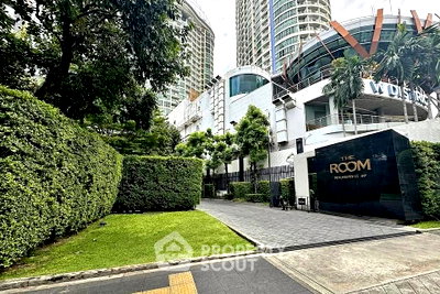 Condos for sale : 2-BR Condo at The Room Sukhumvit 69 near BTS Phra Khanong (ID 2815469)