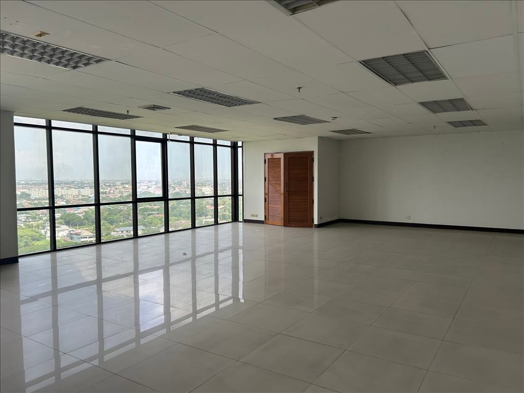 picture Office Building on Srinagarindra Road For Sale - 7/19