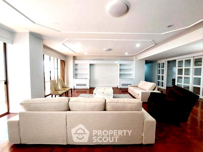 Condos for rent : 4-BR Condo at Regency Court Condominium near BTS Phrom Phong (ID 2875398)