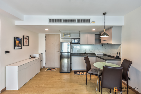 Focus on Saladaeng near BTS Sala Daeng Ready-to-move-in Condo, Central City Location