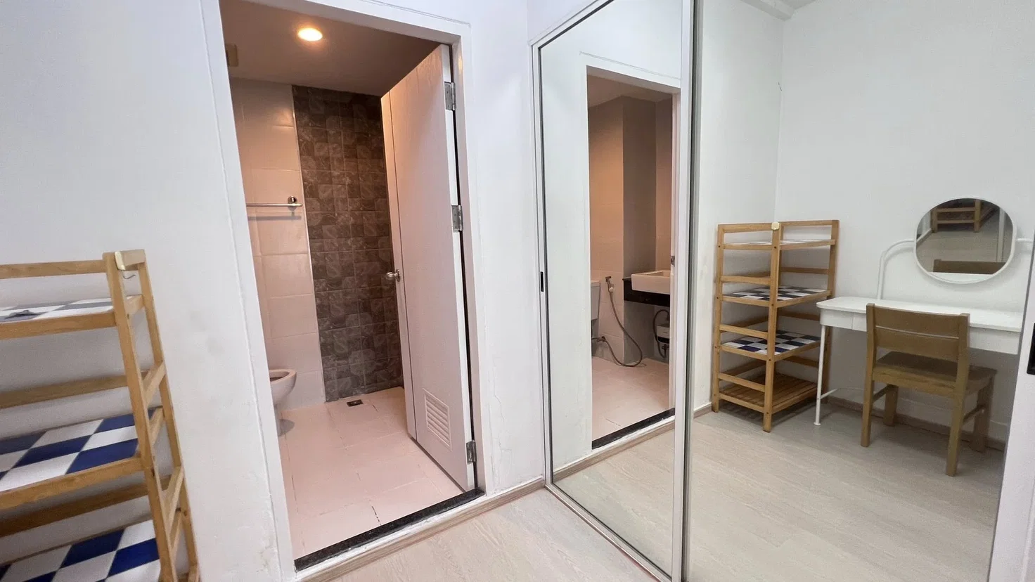 รูป A034306 Asher Sutthisan - รูปที่ 3/5