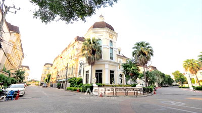 Townhouses for sale Sathu Pradit Road : Baan Klang Krung Grand Vienna Rama 3. 34 sq.w. 3 brs. 4 bths. Sale 18.5 MB.