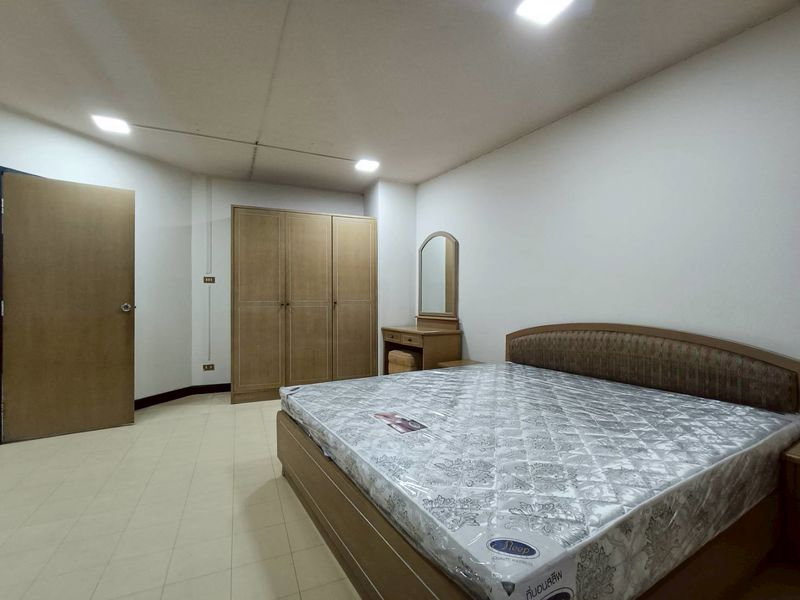 picture  Laem Chabang Tower Contact (Khun Spoy): 099-690-3486 - 3/6