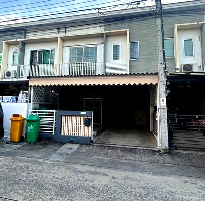 เช่าทาวน์โฮม นนทบุรี : ให้เช่า ทาวน์โฮม หมู่บ้าน The Connect Chaengwattana 1 เมืองทองธานี มี 2ชั้น 3นอน 2น้ำ 18 ตรว 13,000 บาท